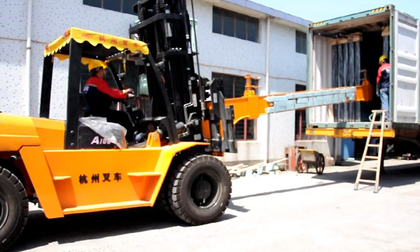 杭州叉車|玻璃行業(yè),叉車串桿屬具卸貨實拍案例 杭州叉車|玻璃行業(yè),叉車串桿屬具卸貨實拍案例